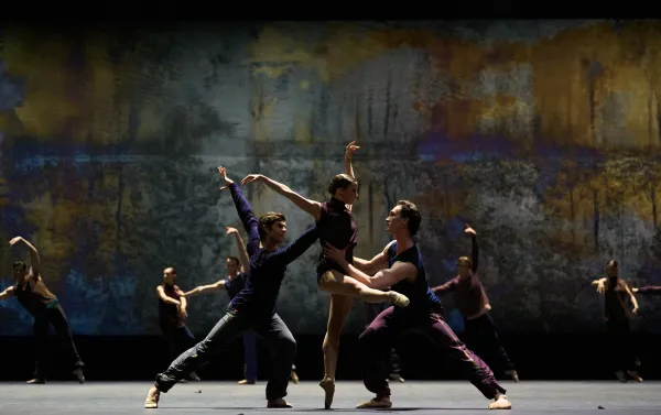 Fearful Symmetries: Tanz um den goldenen Ball