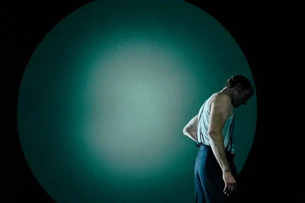 Oliver Kraushaar im Stück „Der Lebenslauf des Boxers Samson-Körner“ Erzählt von ihm selber, aufgeschrieben von Bertolt Brecht © Matthias Horn